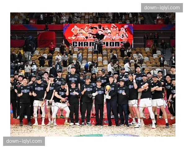 CBA俱乐部开放日，邀请小球迷体验职业训练设施