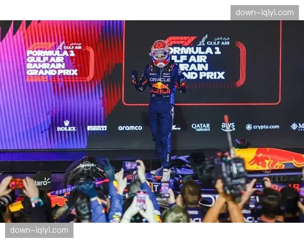 F1巴林站排位赛：维斯塔潘夺赛季首杆，勒克莱尔、塞恩斯分列二三